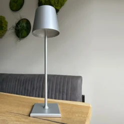 Norda LED Tischlampe - Silber