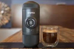 Wacaco Nanopresso tragbare Espressomaschine + Hülle - Black